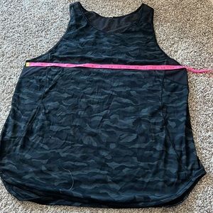 Lululemon workout top, very good condition assume size 8